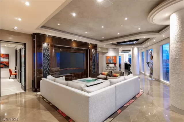 MLS: 2589105 Condo For Sale