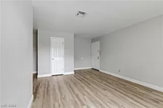 Photo #3: 2589110 Listing 