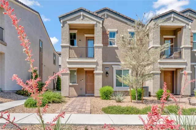 MLS: 2589120 Condo For Sale