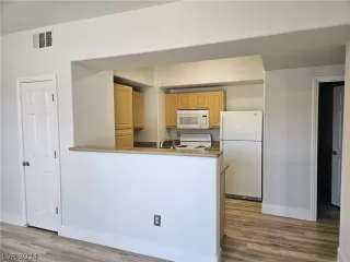 Photo #3: 2589129 Listing 