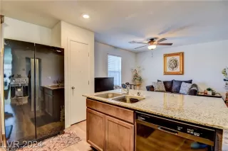 Photo #5: 2589159 Listing 