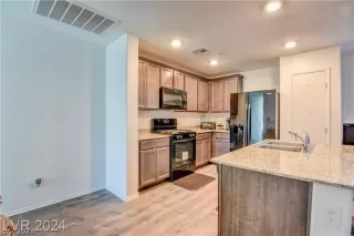 Photo #6: 2589159 Listing 