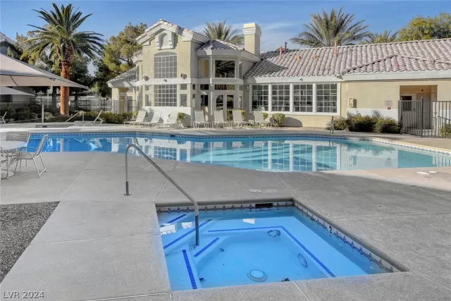 MLS: 2589162 Condo For Sale