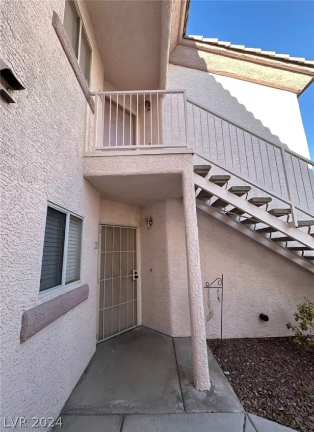 MLS: 2589172 Condo For Sale