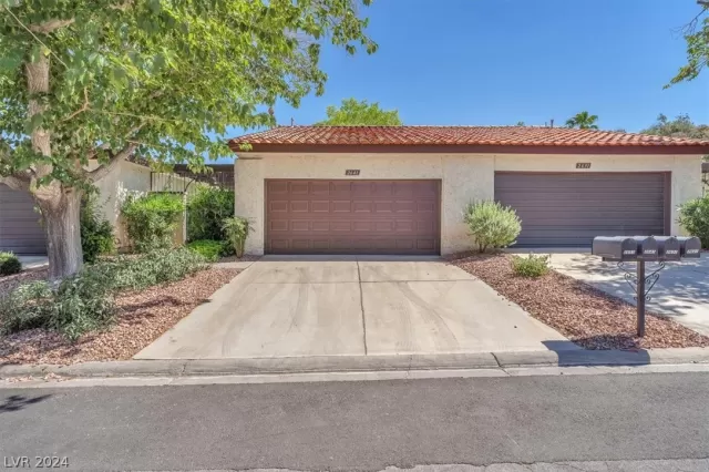 MLS: 2589206 Condo For Sale