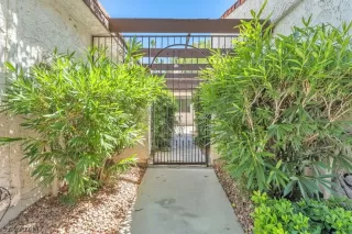 Photo #1: 2589206 Listing 