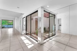 Photo #3: 2589206 Listing 