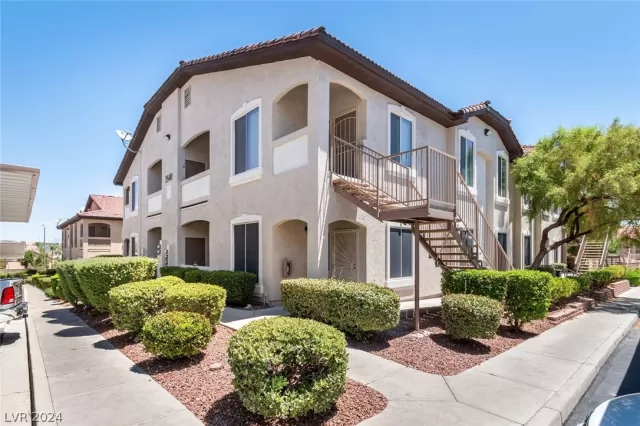 MLS: 2589214 Condo For Sale