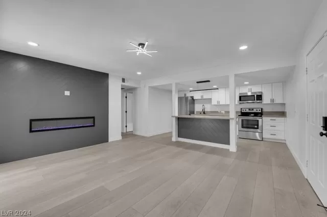 MLS: 2589218 Condo For Sale