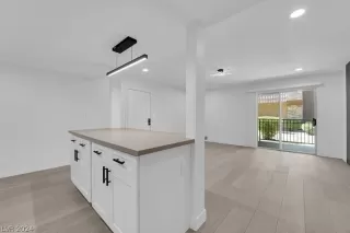 Photo #6: 2589218 Listing