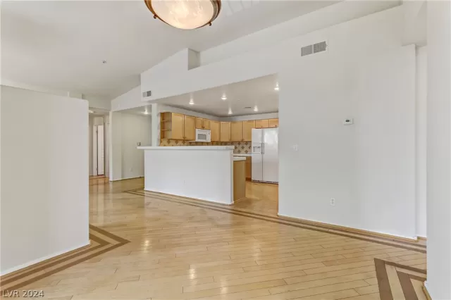 MLS: 2589220 Condo For Sale