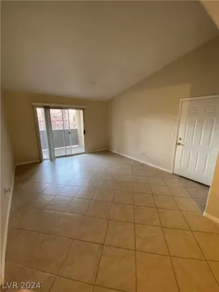 Photo #2: 2589255 Listing 