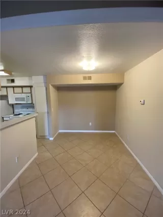 Photo #3: 2589255 Listing 