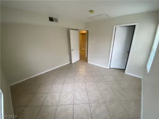 Photo #5: 2589255 Listing 