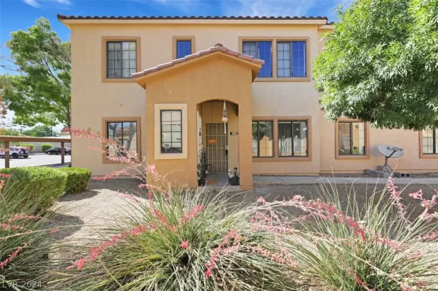 MLS: 2589266 Condo For Sale