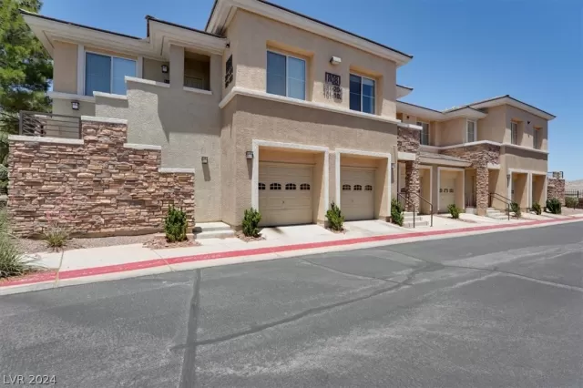 MLS: 2589281 Condo For Sale