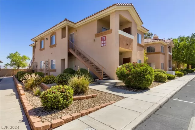 MLS: 2589293 Condo For Sale