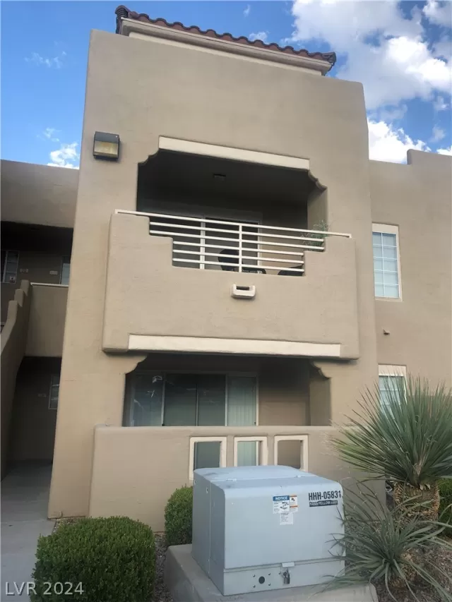 MLS: 2589304 Condo For Sale