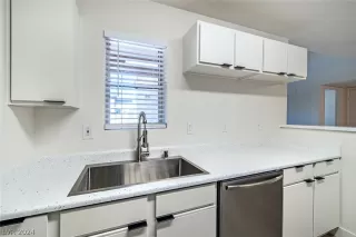 Photo #2: 2589308 Listing