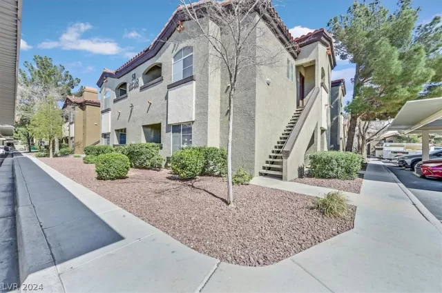 MLS: 2589314 Condo For Sale