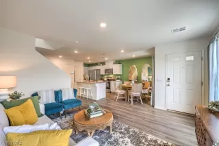 Photo #5: 2589319 Listing