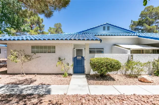 MLS: 2589321 Condo For Sale