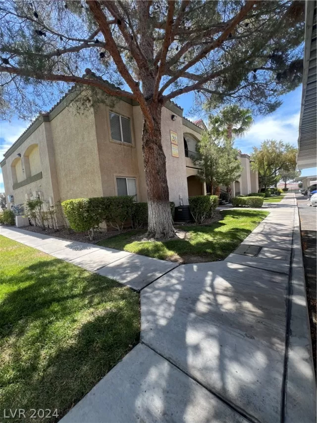 MLS: 2589395 Condo For Sale