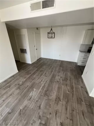 Photo #3: 2589395 Listing 