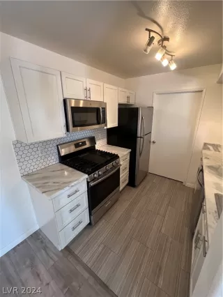 Photo #4: 2589395 Listing 