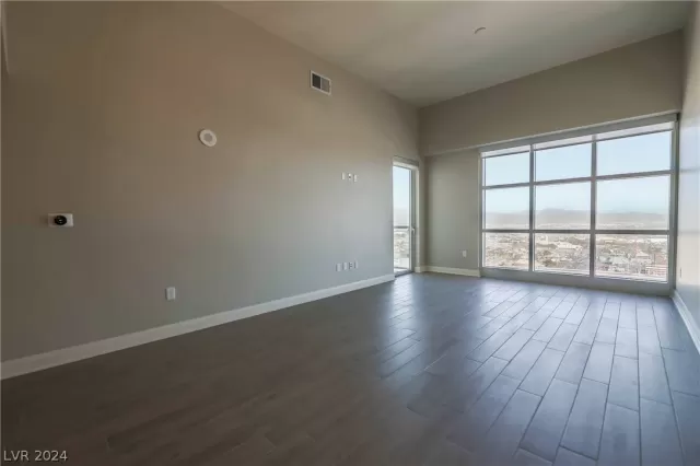 MLS: 2589400 Condo For Sale