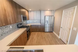 Photo #5: 2589400 Listing 