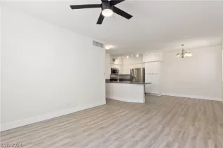 Photo #3: 2589437 Listing