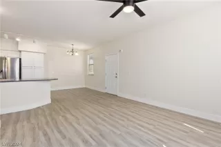 Photo #4: 2589437 Listing