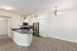 Photo #5: 2589437 Listing