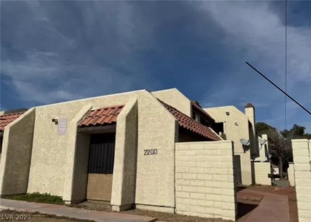 MLS: 2589491 Condo For Sale