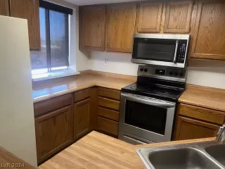 Photo #4: 2589491 Listing