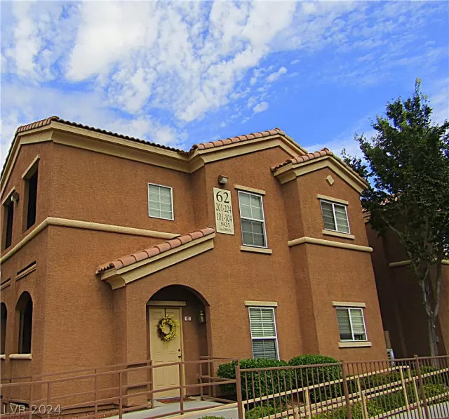 MLS: 2589517 Condo For Sale