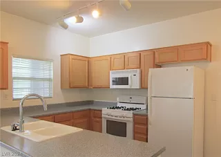 Photo #3: 2589517 Listing 