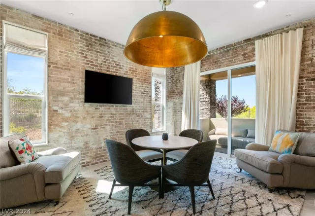 MLS: 2589534 Condo For Sale