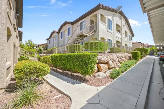 MLS: 2589570 Condo For Sale