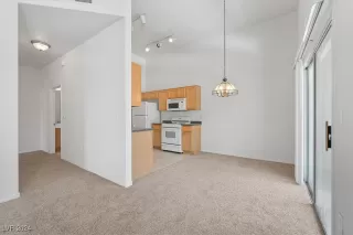 Photo #6: 2589570 Listing