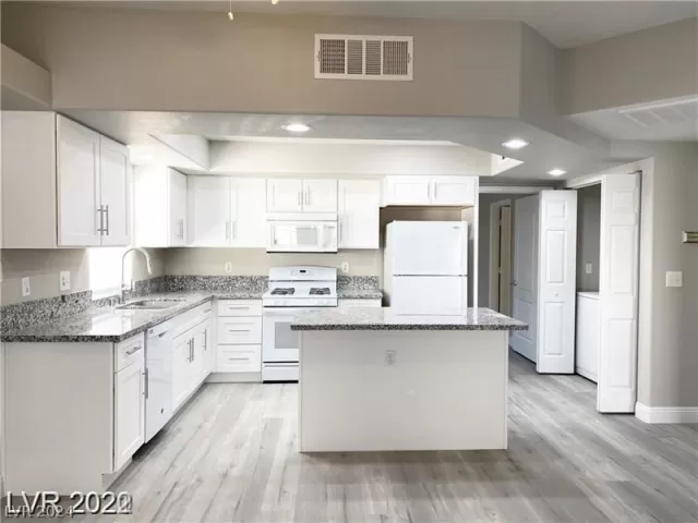 MLS: 2589582 Condo For Sale