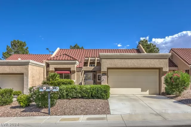 MLS: 2589586 Condo For Sale