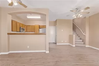 Photo #4: 2589622 Listing