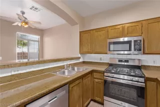 Photo #6: 2589622 Listing