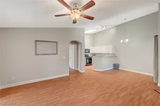 Photo #6: 2589633 Listing