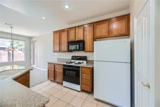 Photo #6: 2589641 Listing