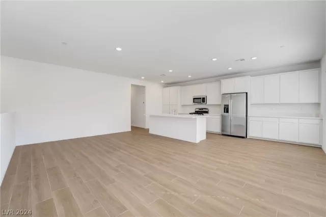 MLS: 2589651 Condo For Sale