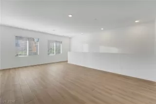 Photo #2: 2589651 Listing 