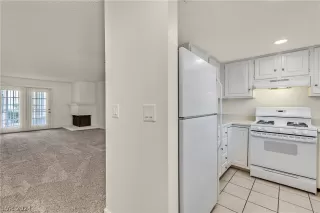 Photo #5: 2589673 Listing